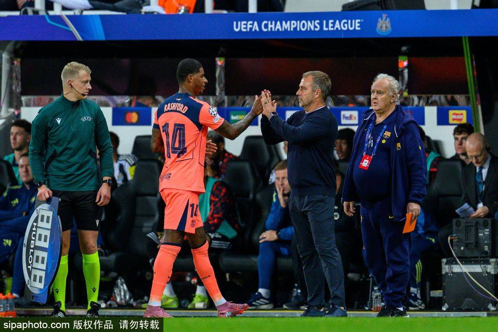 拉什福德双响夜震撼英伦,曼联错失天才引热议